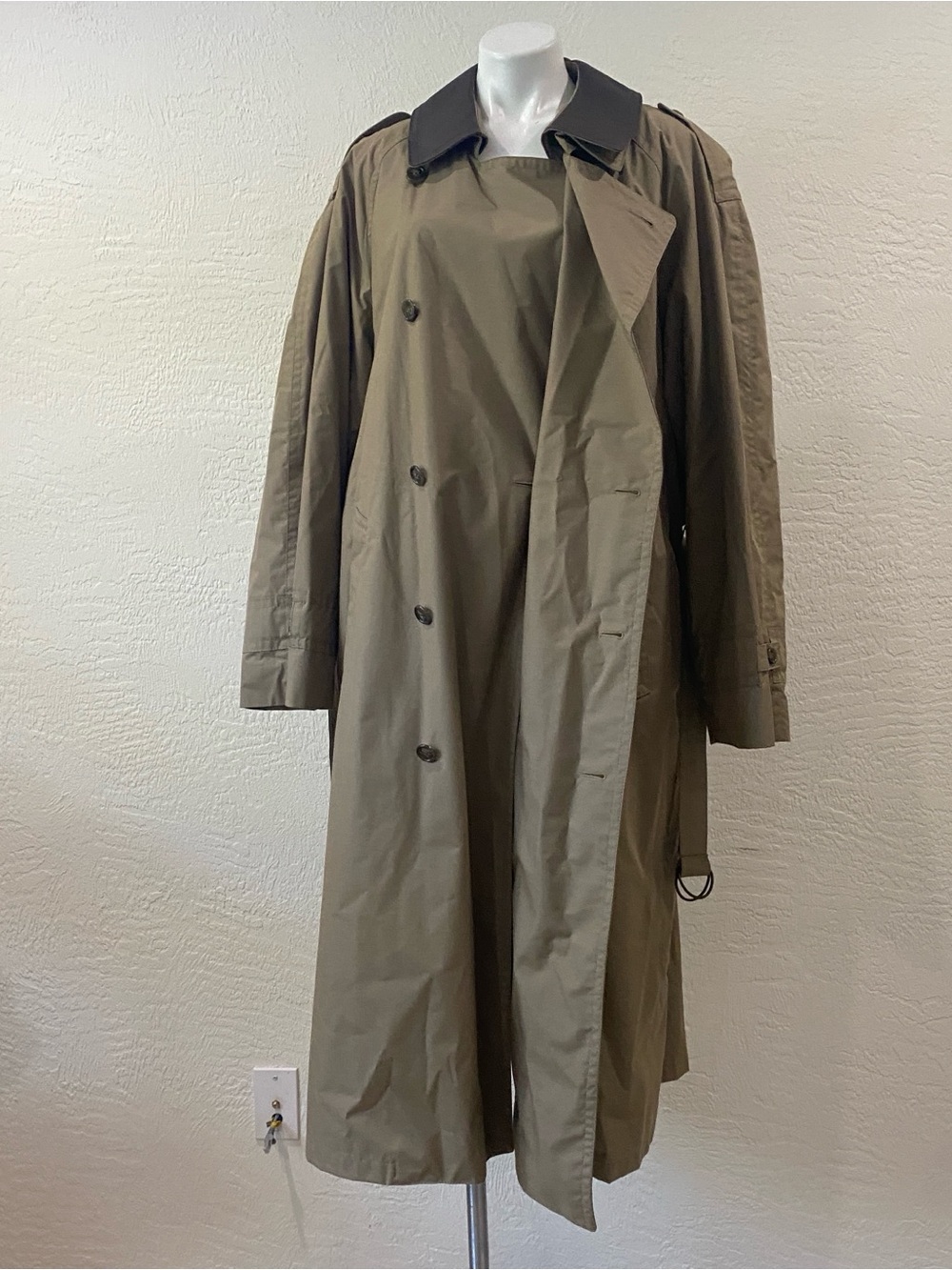 Vintage London Fog, Tempo Europa, zippered Lining button up Trench Coat Size 44L - Picture 5 of 11